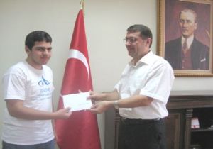 Demirci'ye övgü yağıyor